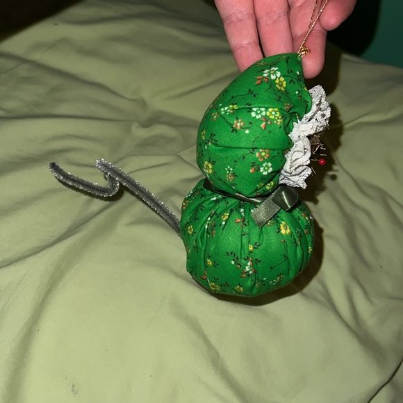 Cute little Christmas mouse ornament - Picture 4 of 6